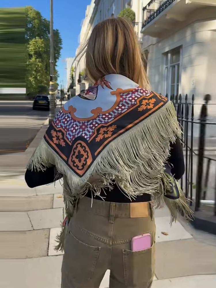 Foulard carré vintage en satin pour femme avec pompons