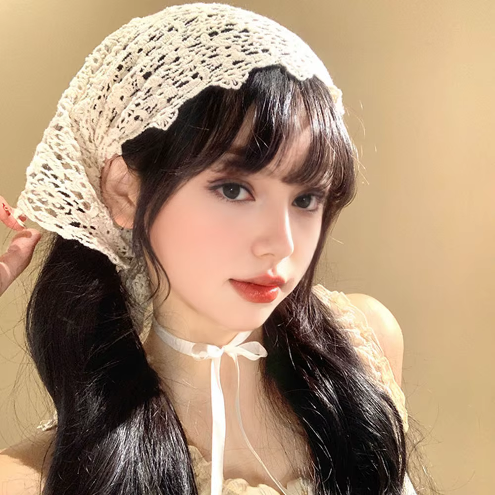 Foulard triangulaire ajouré au crochet