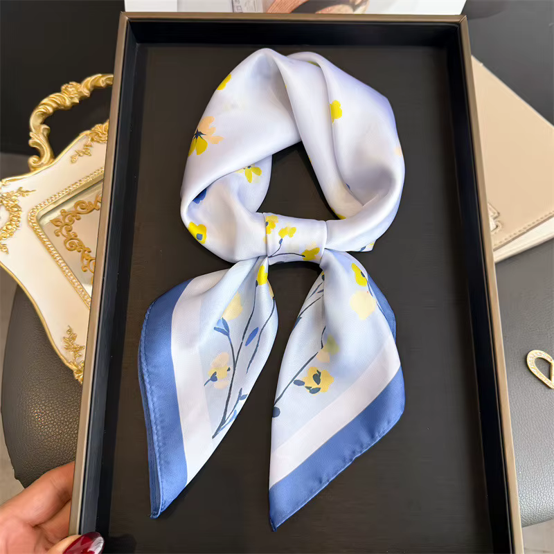 Élégant foulard carré imprimé pour femme