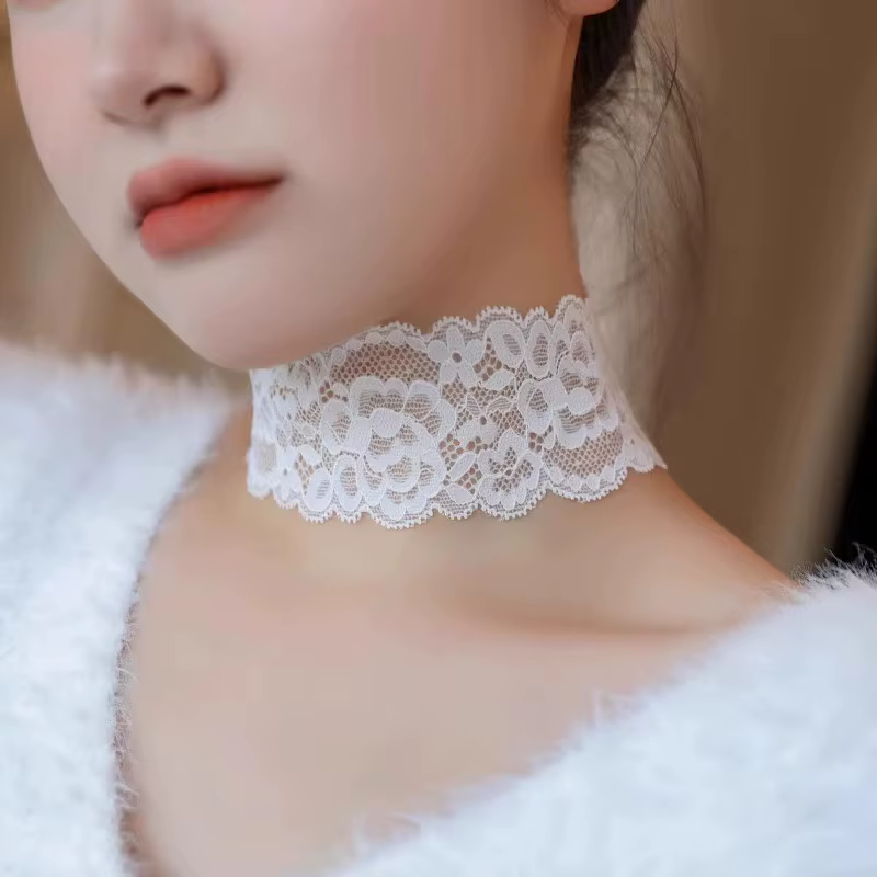 Cache-cou en dentelle pour femme
