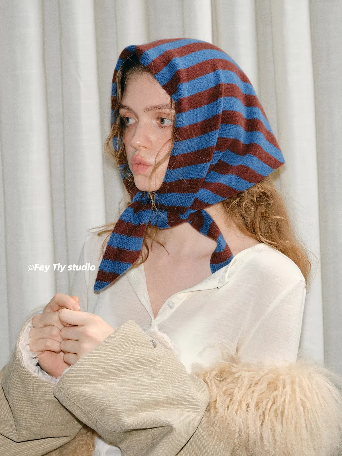Écharpe Triangle tricotée en laine rayée