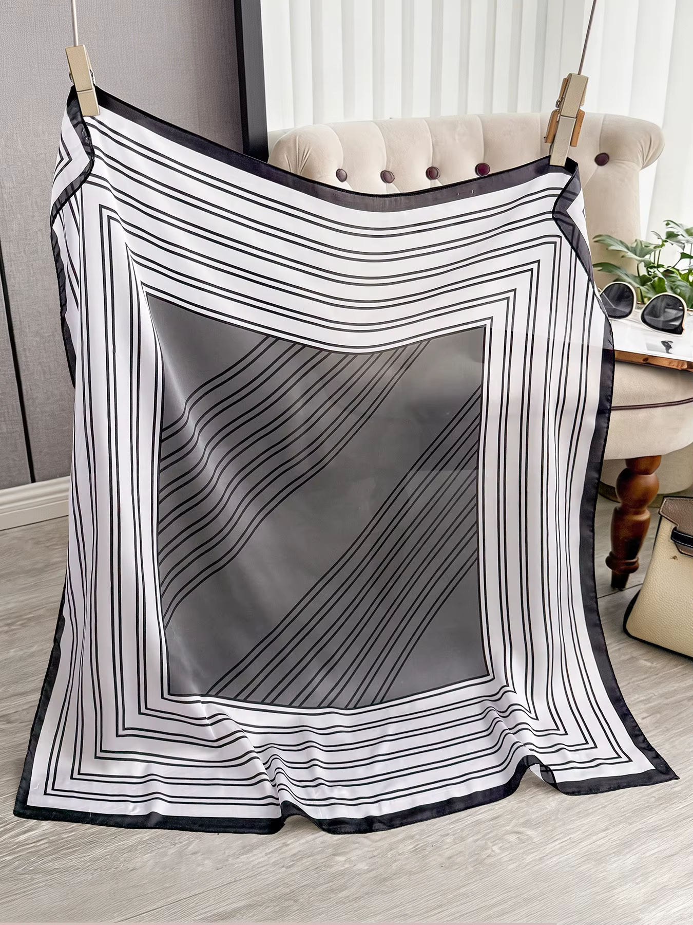 Écharpe carrée en soie de luxe 90*90cm pour femme