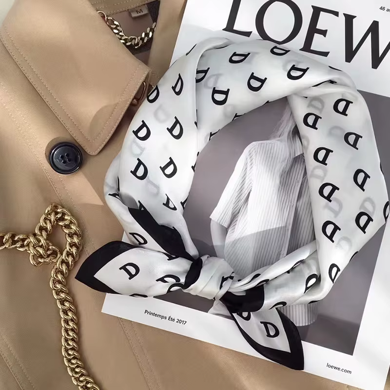 Foulard Carré Imprimé à la Mode pour Femme et Fille
