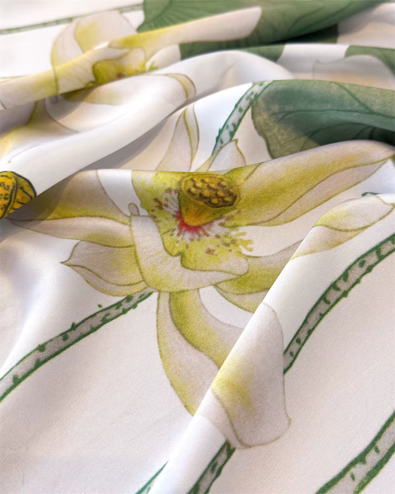 Nouveau Foulard Carré en Soie pour Femme
