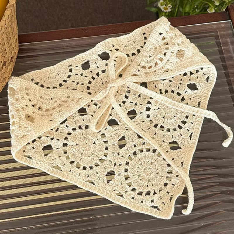 Foulard triangulaire beige d'été