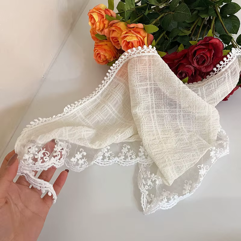 Super facile à assortir à la écharpe triangulaire ! Nouveau foulard en soie style français pour le printemps