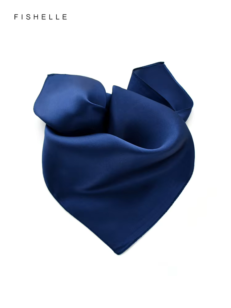 Foulard carré en soie bleu marine pour femmes