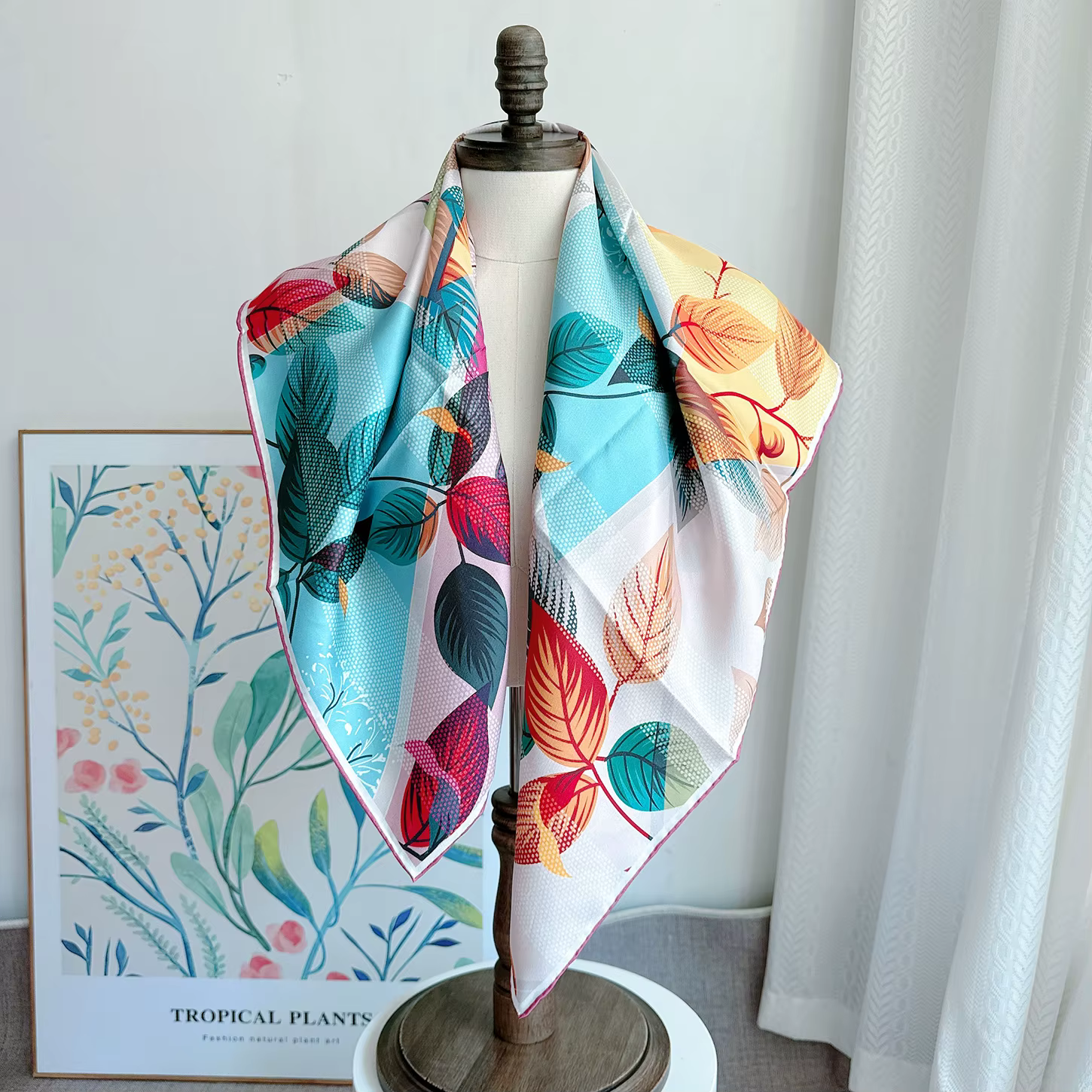 Foulard en soie imprimé végétal coloré
