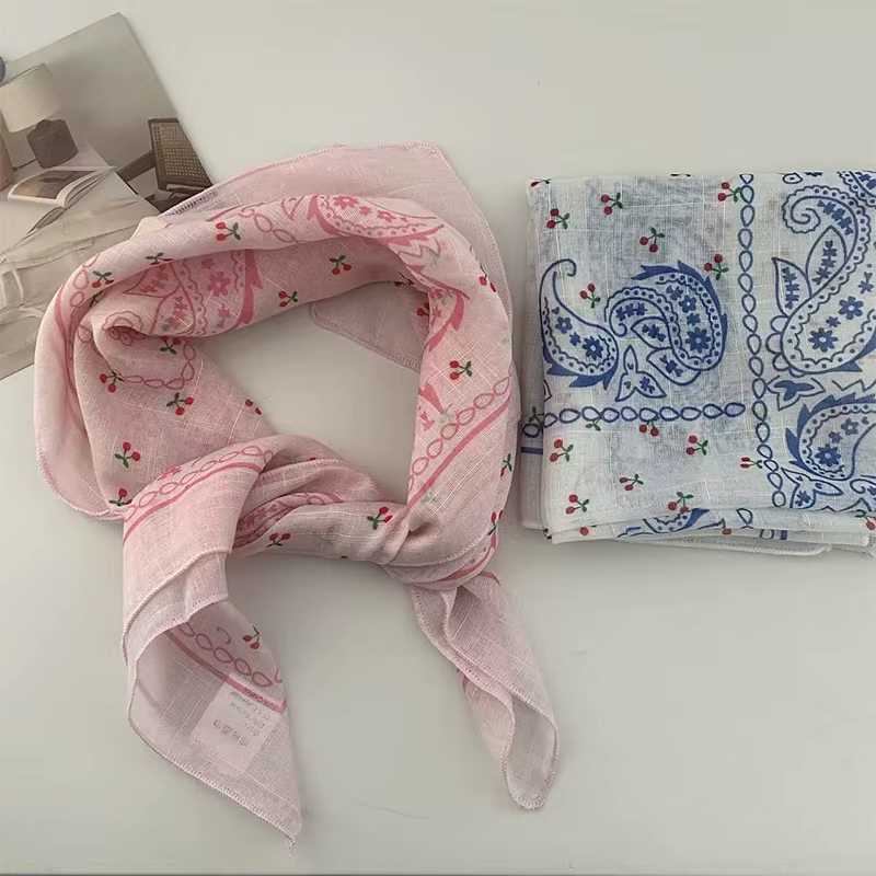 Foulard carré imprimé cerises pour femme