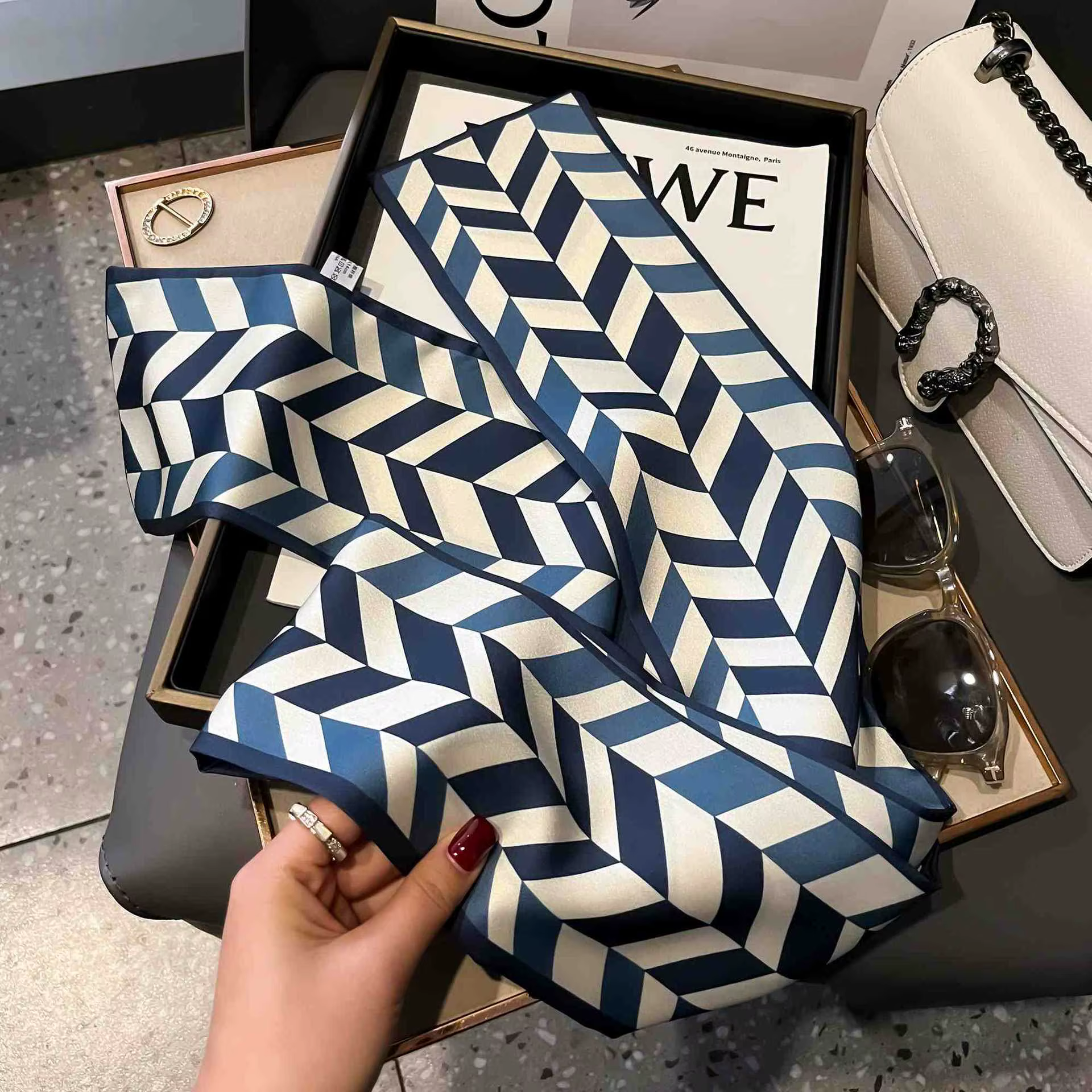Écharpe longue de luxe en soie pour femme
