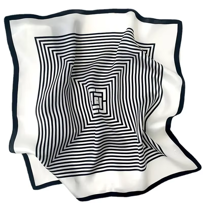 Foulard de cou rayé noir et blanc pour femme