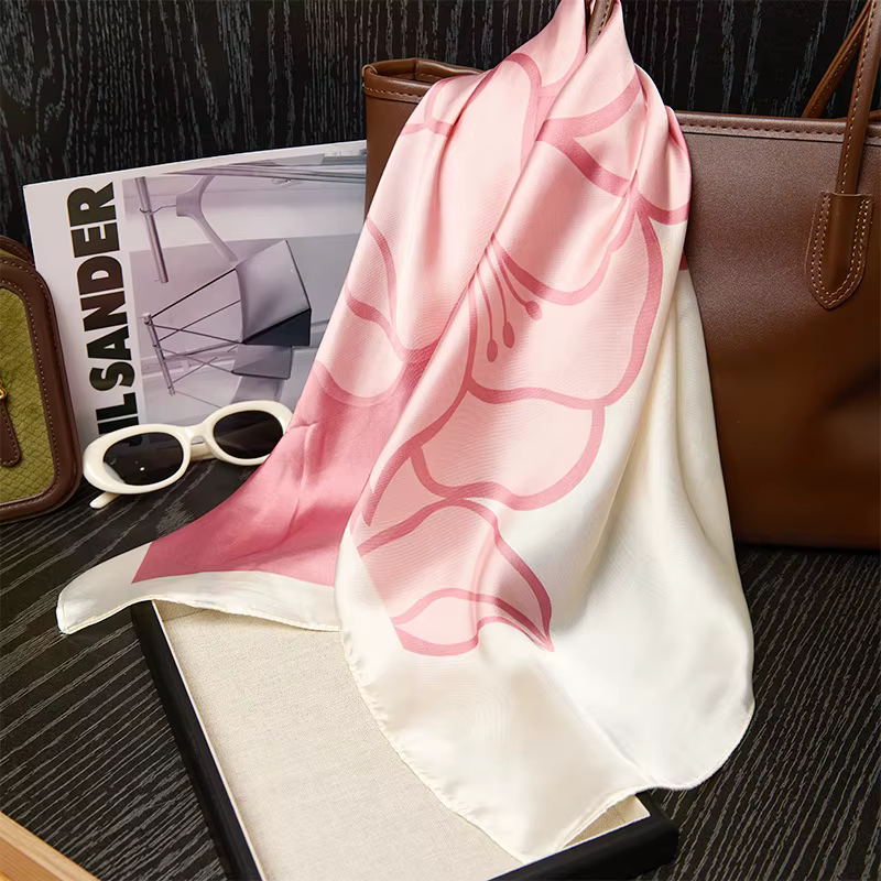 Foulard carré en soie 70 cm pour femme