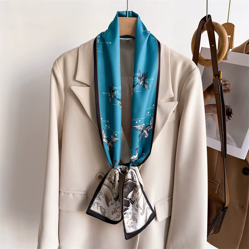 Petits foulards de luxe en soie pour femmes