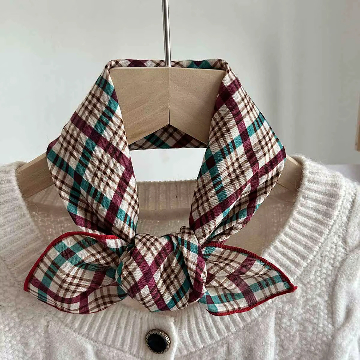 Printemps et été nouvelle petite écharpe en soie pour femmes