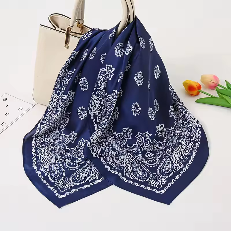 Foulard carré en soie imprimé pour femmes