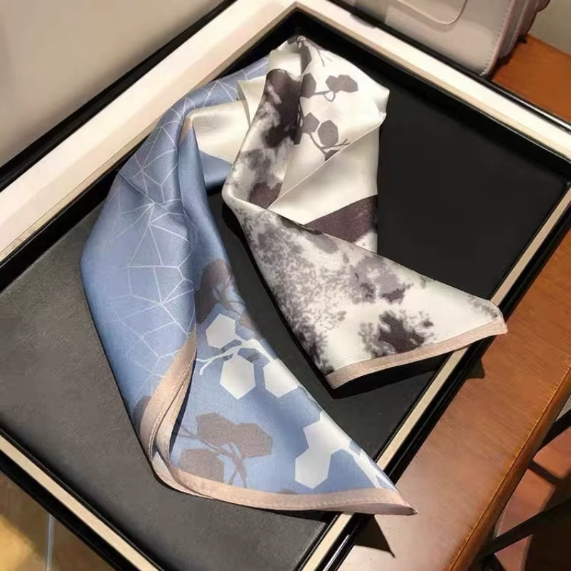 Petit foulard coréen polyvalent décoratif à motifs géométriques en soie