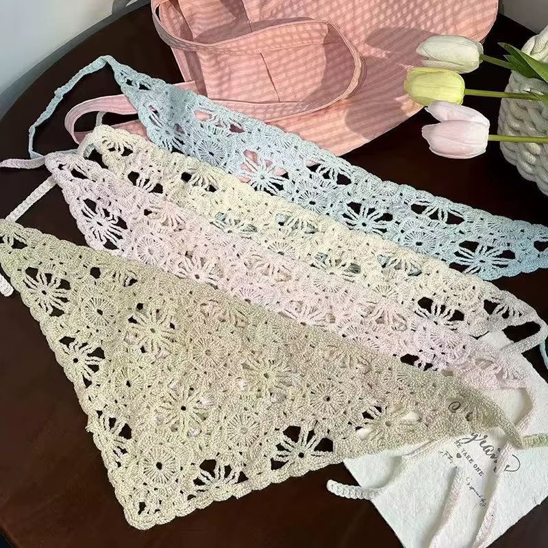 Foulard triangulaire français fleuri Spicy Girl