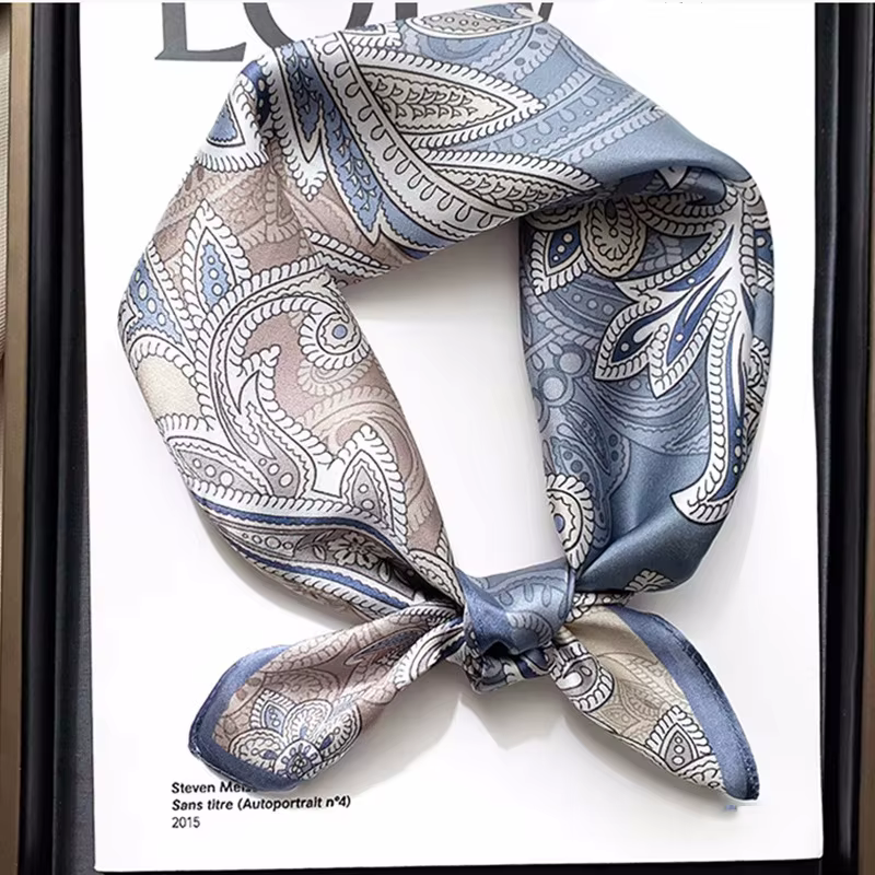 Femmes 70*70 cm carré Foulard en soie/écharpes de luxe enveloppement 2025 cheveux cravate bande sac chaîne doux