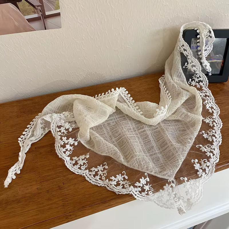 Super facile à assortir à la écharpe triangulaire ! Nouveau foulard en soie style français pour le printemps