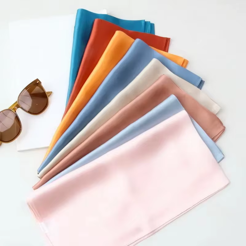 Foulards carrés pour femmes