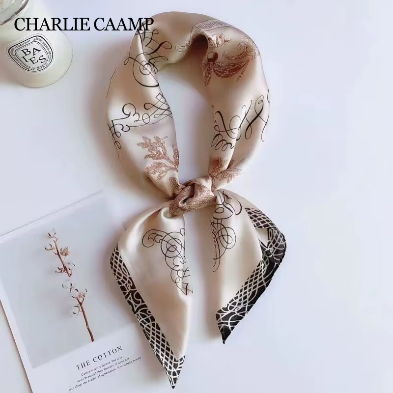 Foulard carré imprimé de luxe pour femmes