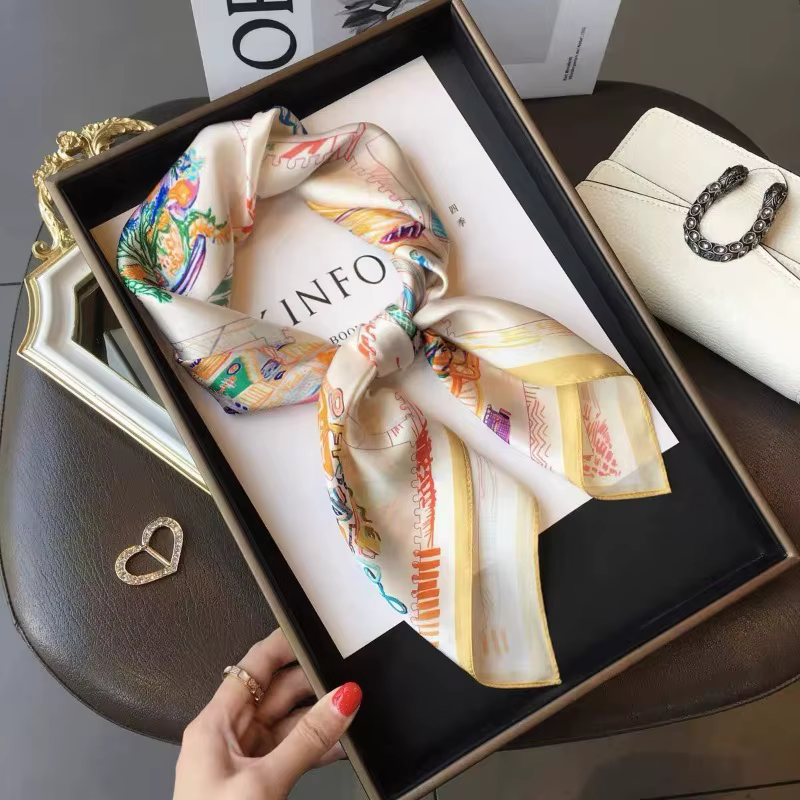 Foulard carré 100% Soie de Mûrier à Imprimé Cheval