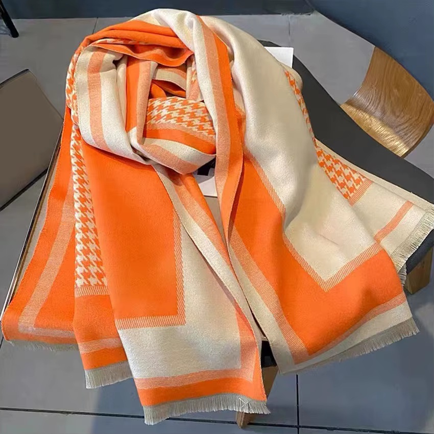 Écharpe jacquard pied-de-poule élégante