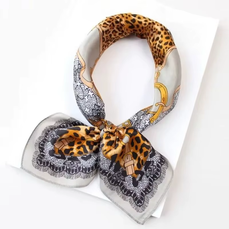 Foulard léopard pour femme