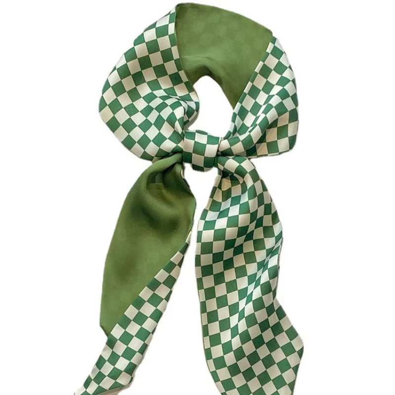 Écharpe longue et fine en satin vert pour femme