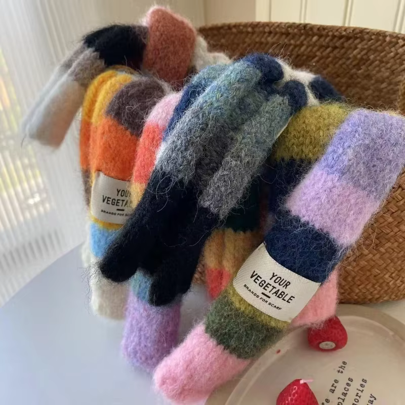 Écharpe fine en laine tricotée avec épissure de couleur chaude