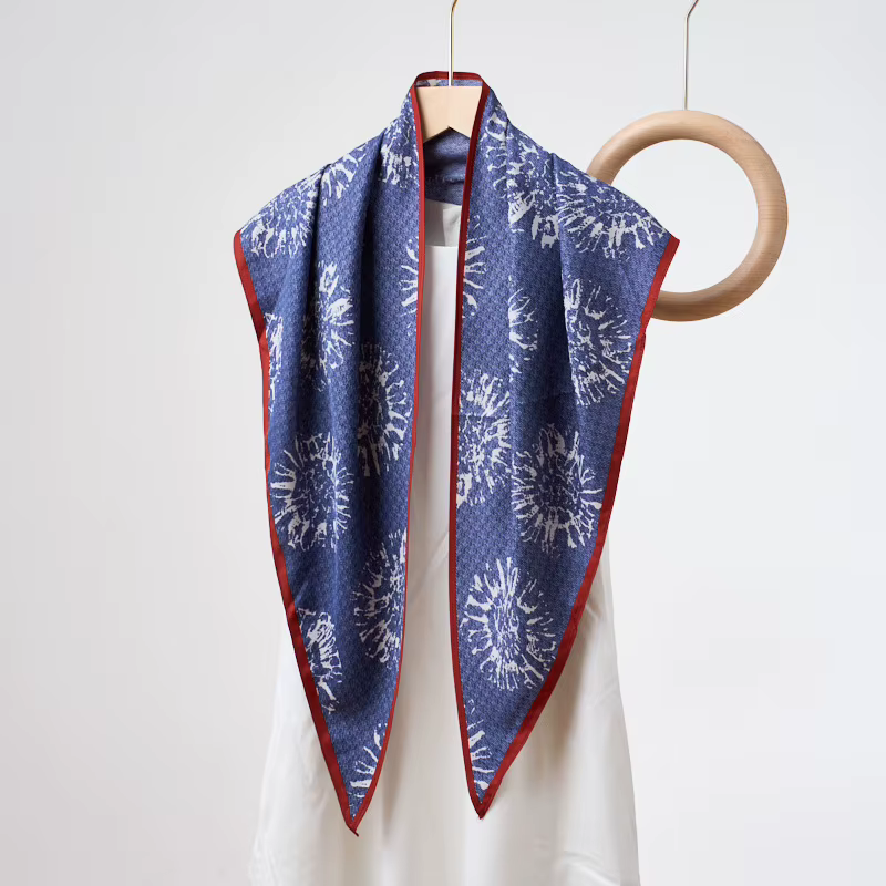 Nouvelle Écharpe Triangulaire Tendance pour Femme