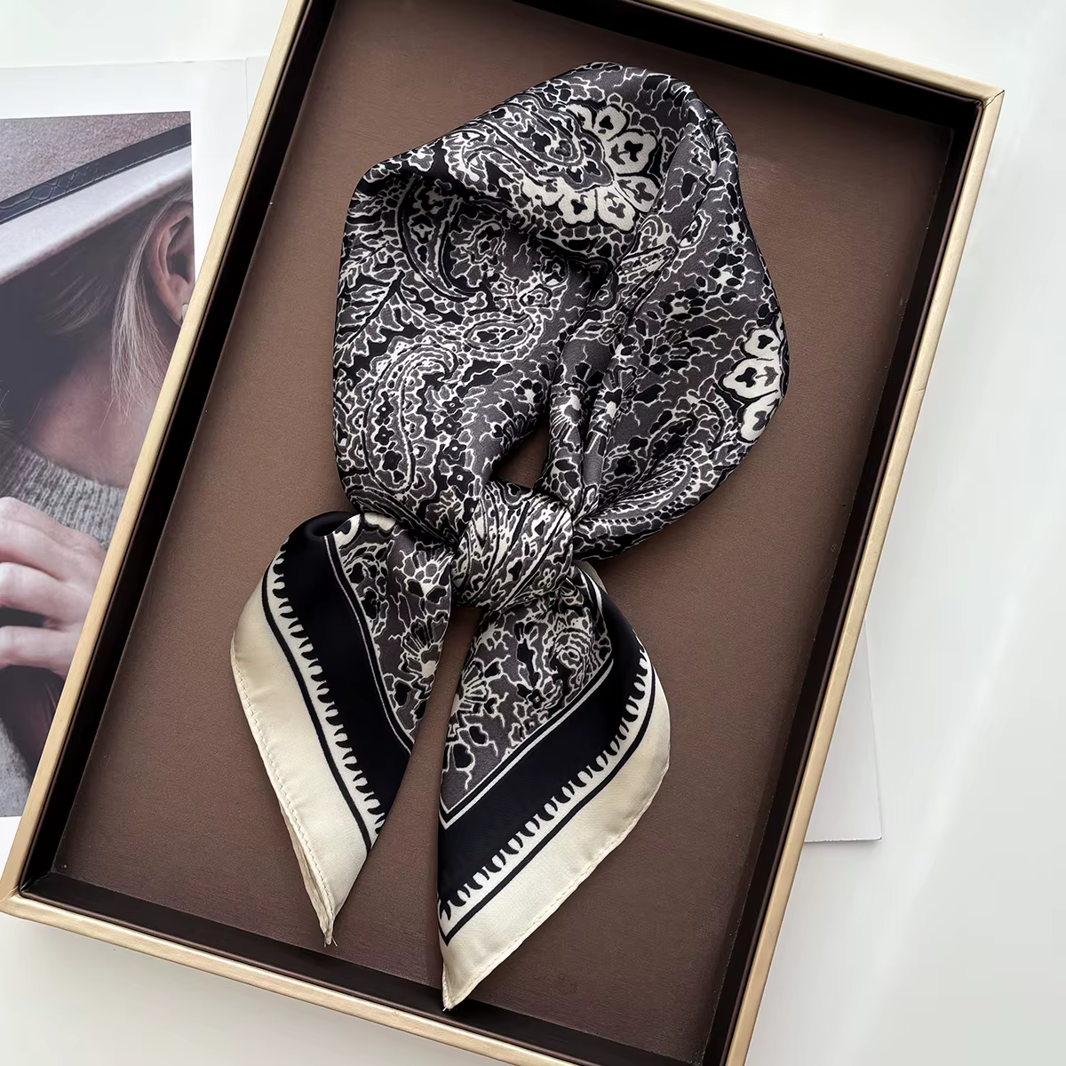 Foulard carré en soie pour femmes
