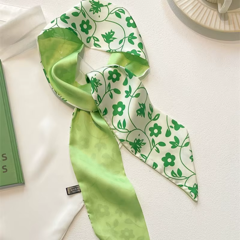 Écharpe longue et fine en satin vert pour femme