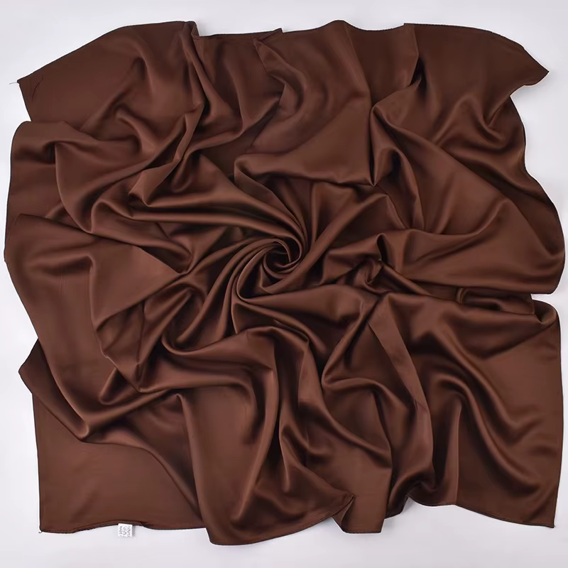 Foulard carré en satin mat pour femme