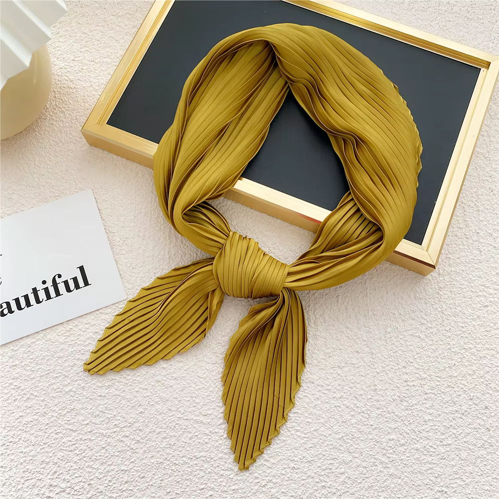Foulard carré en soie plissé pour femmes