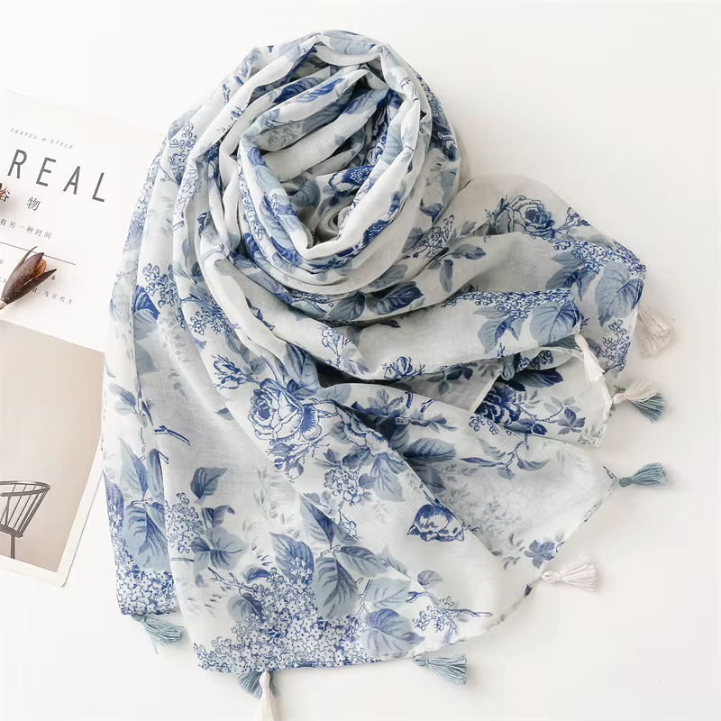Classique bleu fleur imprimé écharpe élégant gland châle décontracté coupe-vent tête enveloppement Hijab crème solaire voyage serviette de plage pour les femmes