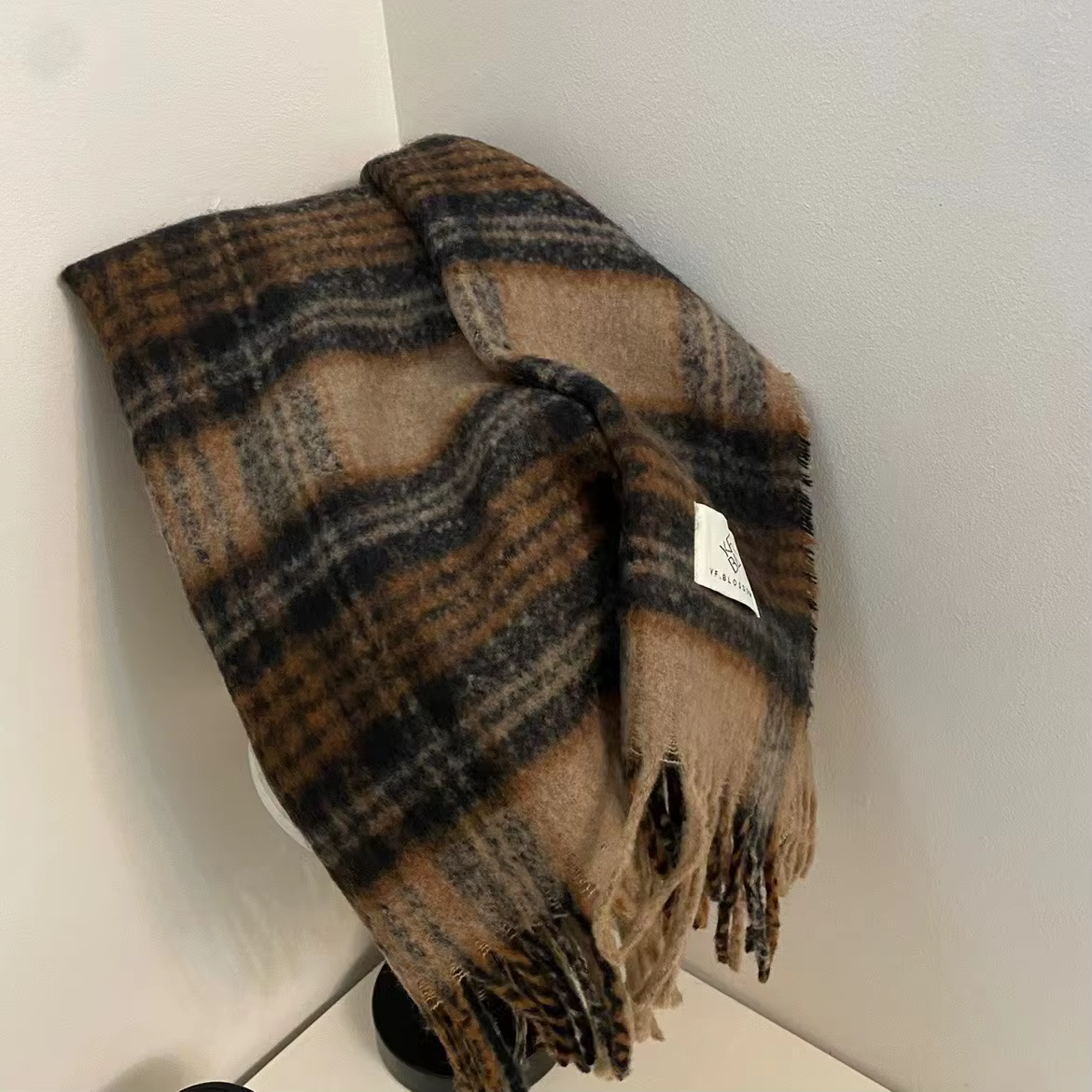 Écharpe à carreaux marron atmosphère rétro pour hommes et femmes avec Mohair Ramen