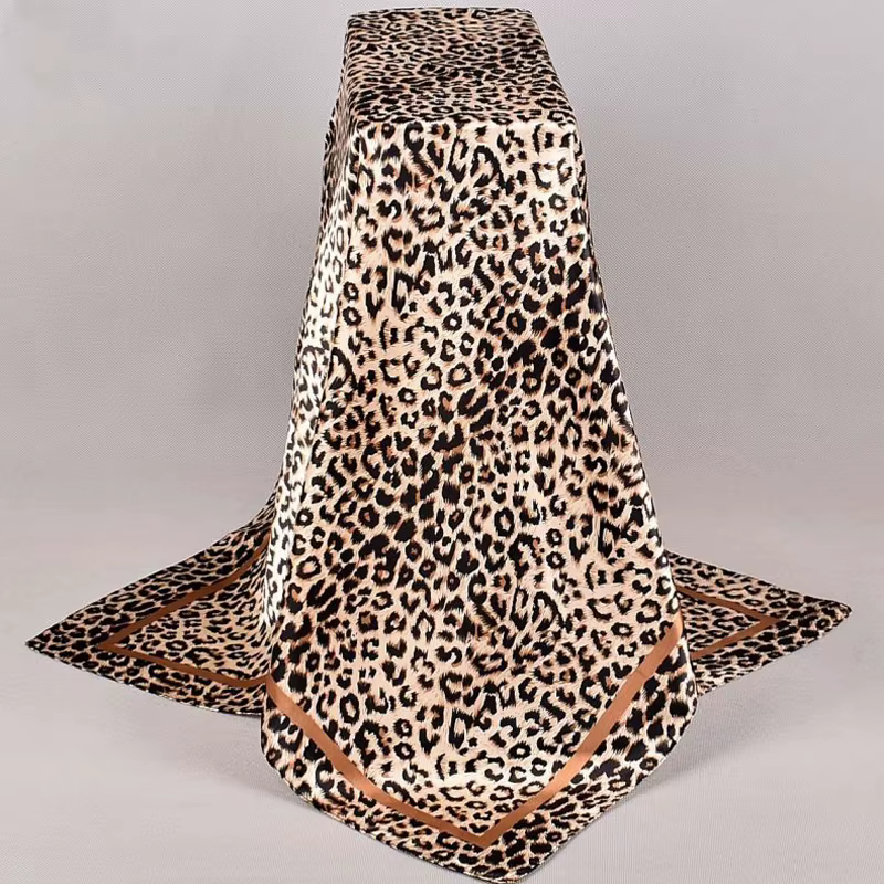 Foulard Carré en Satin Doux pour Femme