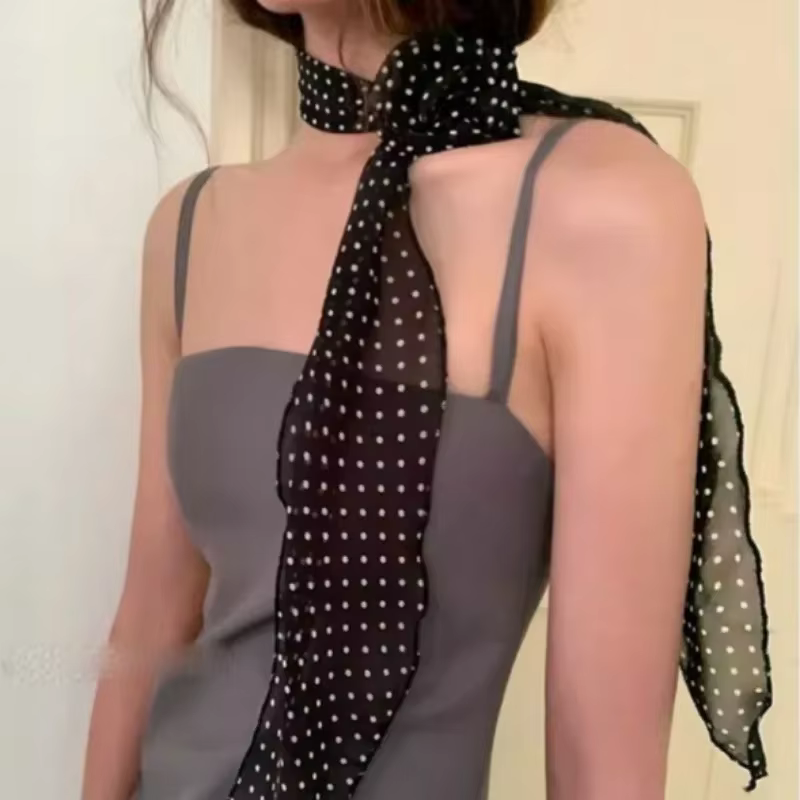 Foulard en soie imprimé léopard élégant pour femmes