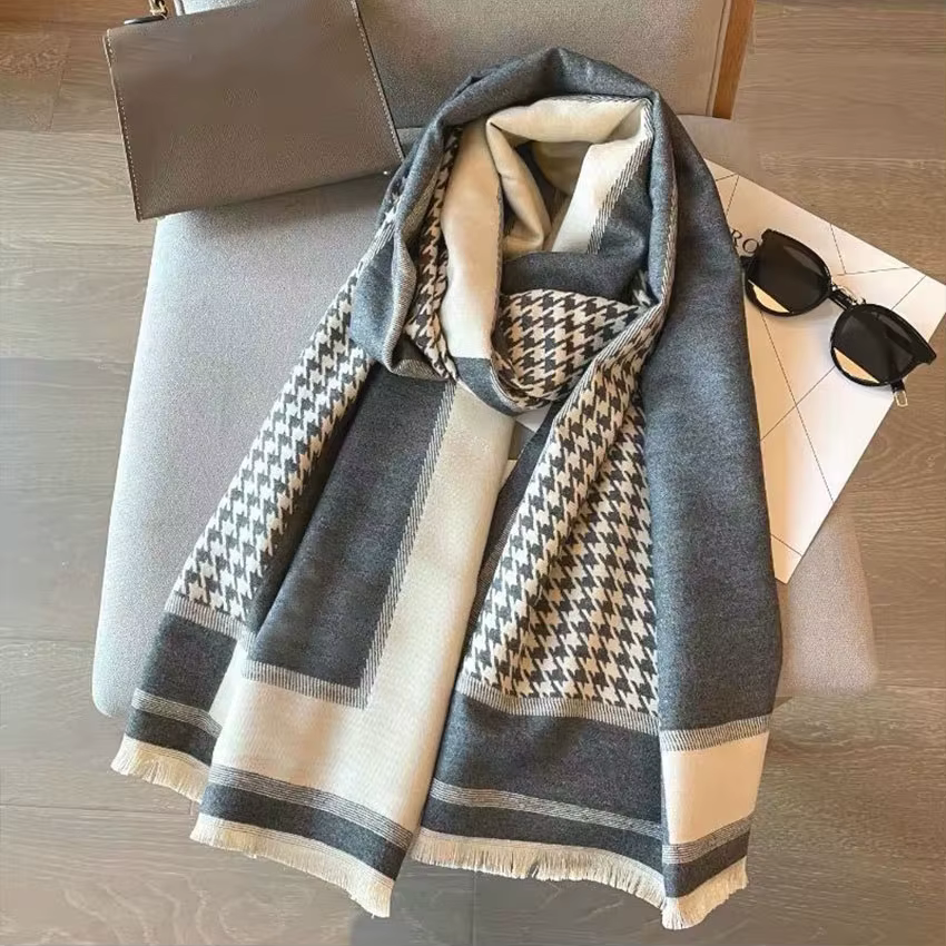 Écharpe jacquard pied-de-poule élégante
