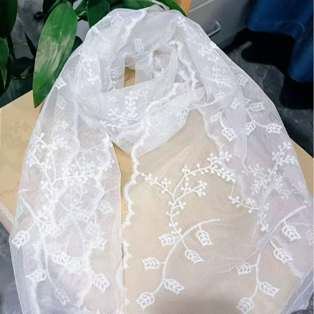 Écharpe en dentelle brodée unie