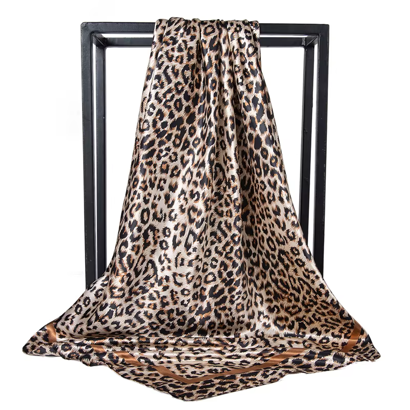 Foulard Carré en Satin Doux pour Femme