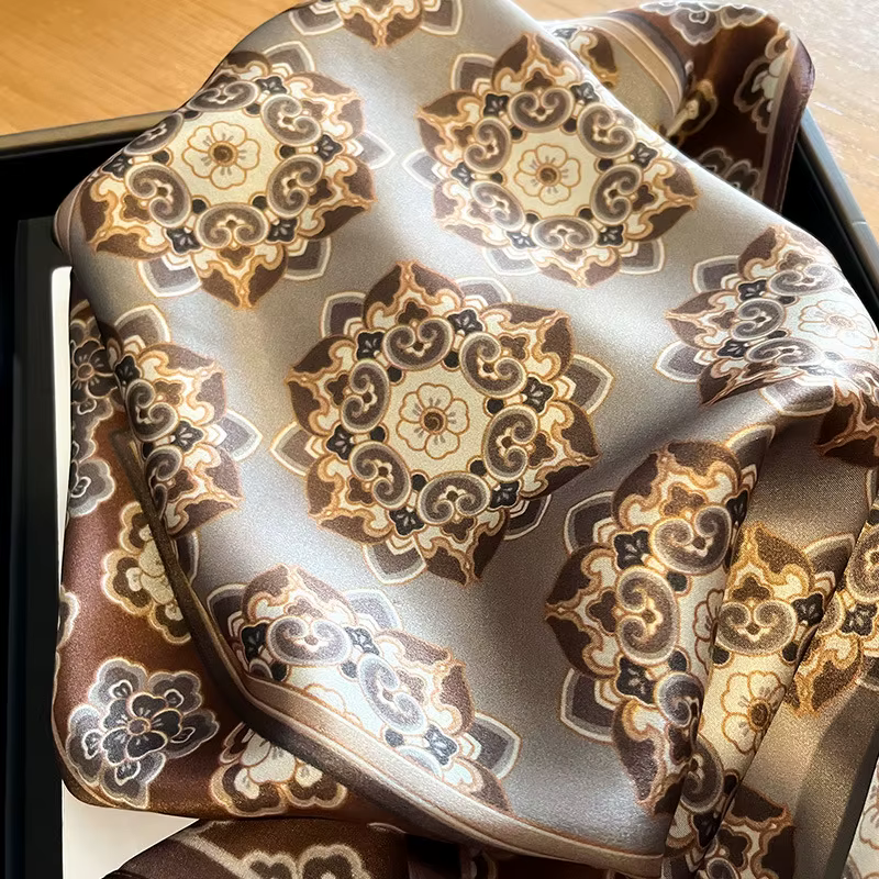 100% mûrier soie musulman Hijab écharpe femmes Tribal cou foulards petit carré Bandana Foulard femme mode