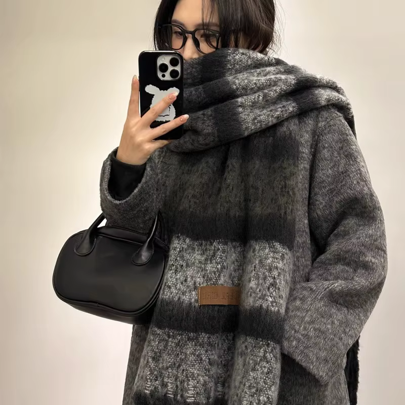 Écharpe pour femmes hiver rayé horizontal Mohair Version coréenne polyvalent étudiant haut de gamme épaissi chaud cou