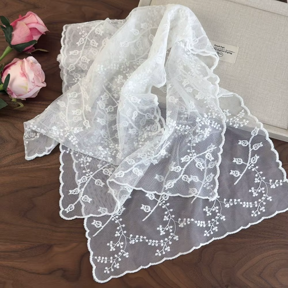 Écharpe en dentelle brodée unie
