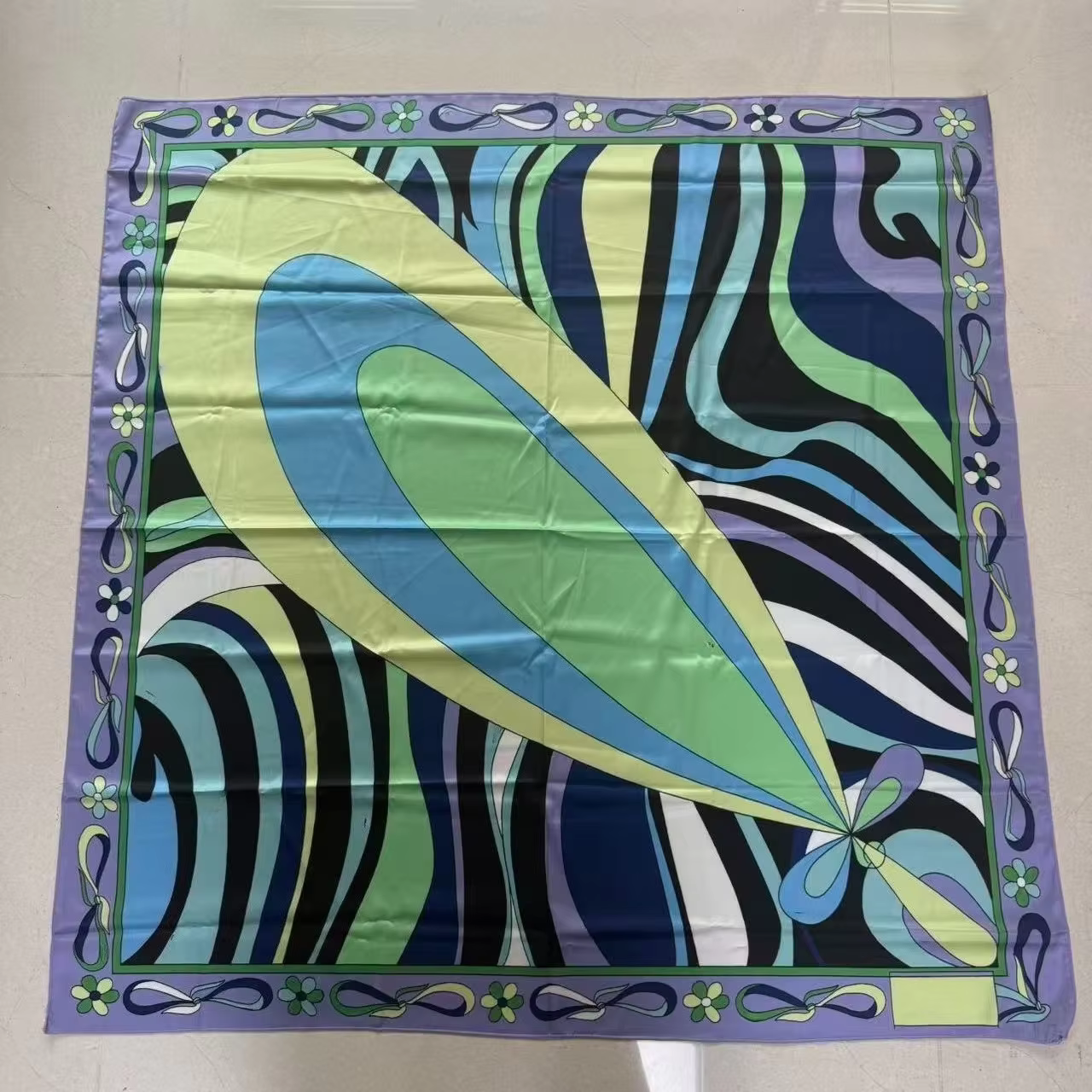 Nouvelle Écharpe Carrée Classique en Soie Bleue pour Femme 2026 avec Logo Signature Lettre Design Luxe 90x90cm