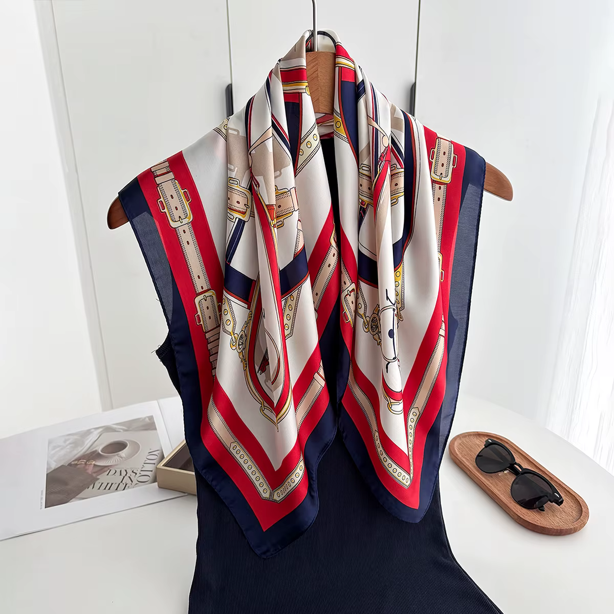 Nouveau Foulard Carré de Luxe pour Femme
