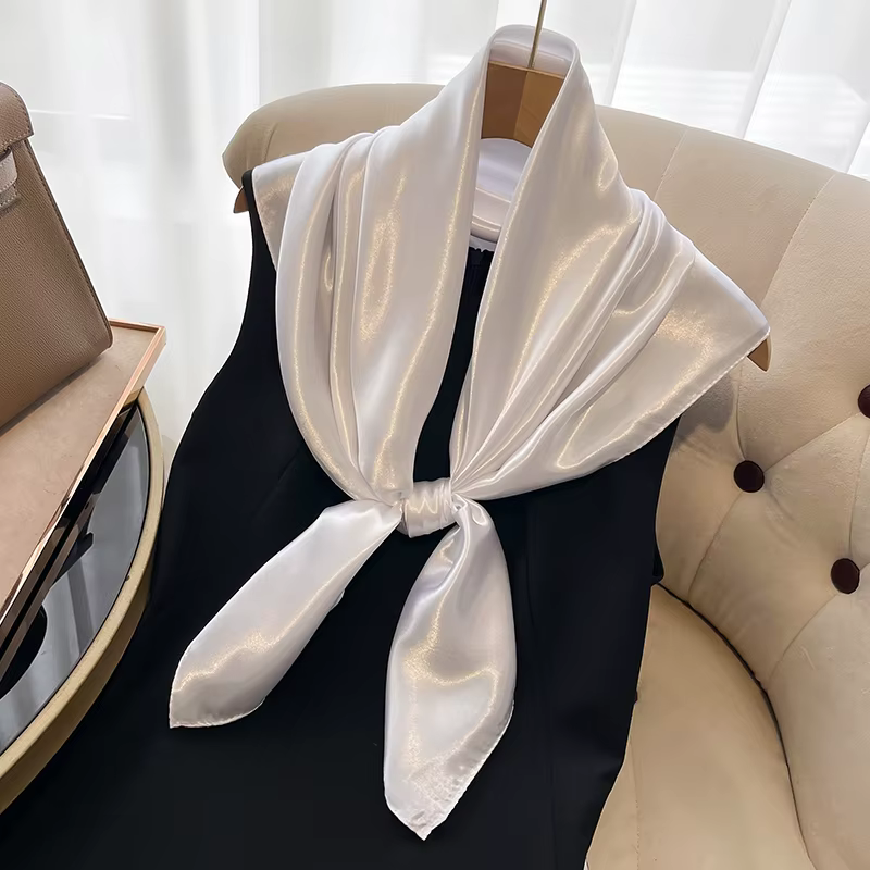 2025 nouvelle couleur unie mode élégant châle carré écharpe pour les femmes été protection solaire Hijab foulard femme enveloppes Bandana