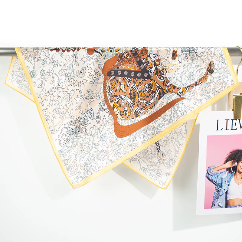 Foulard carré 100% soie de mûrier 53x53cm