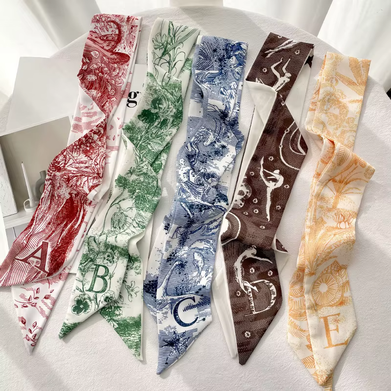 Écharpe longue et fine à motifs alphabétiques pour femme